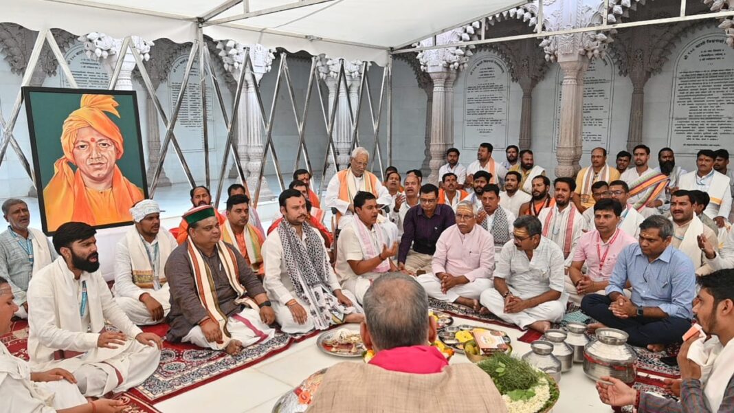Puja for cm yogi in kashi vishwanath temple