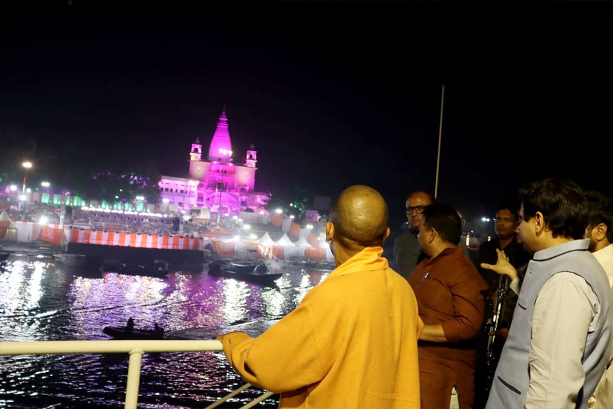 CM Yogi adityanath at Kashi Ghat