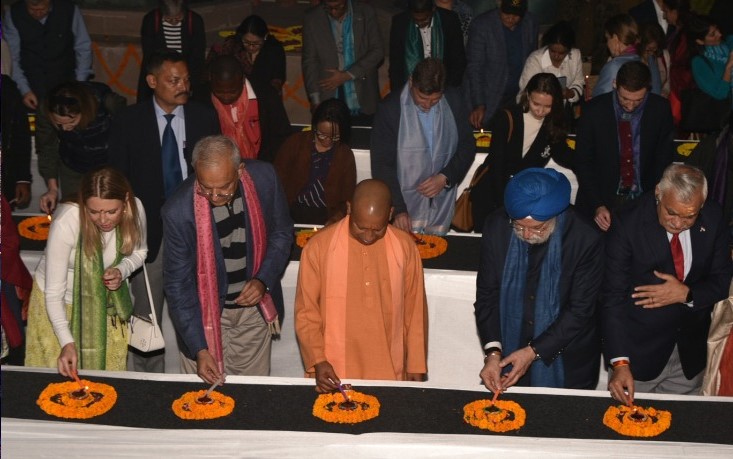 Dev Deepawali CM Yogi 