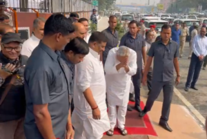 Bihar CM Nitish Kumar bow to Media