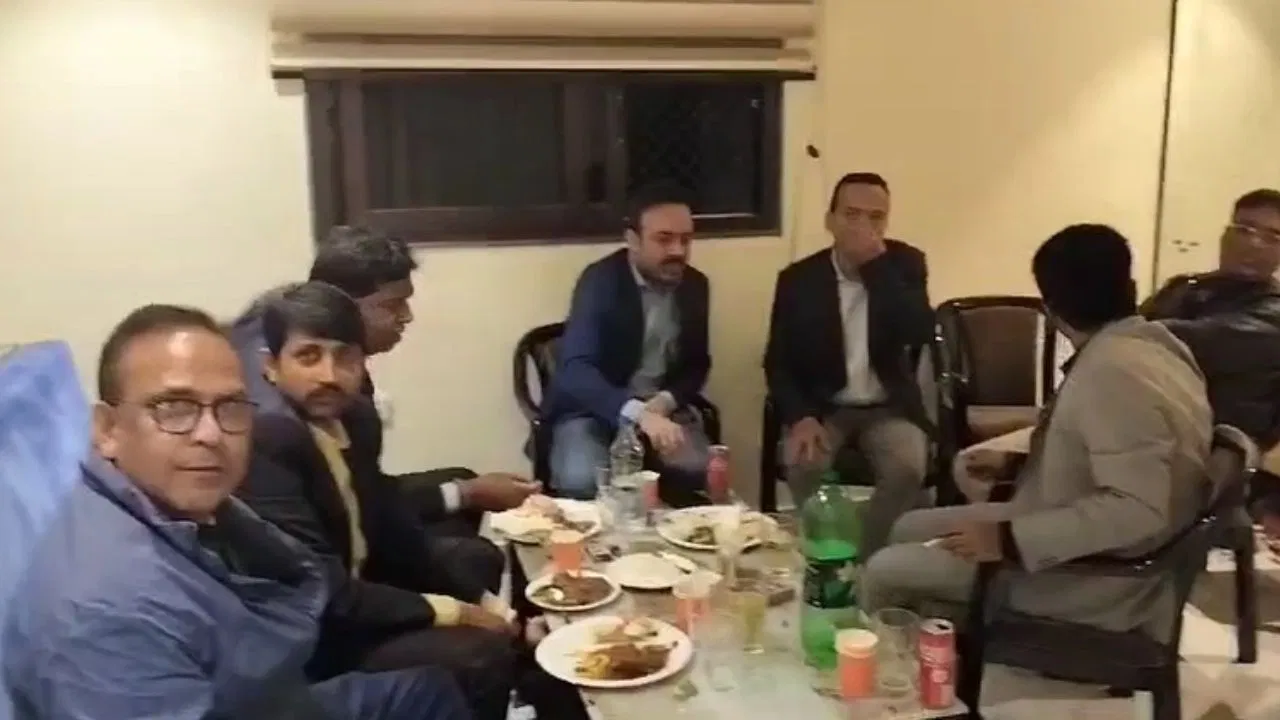 DMCH doctors sharab party