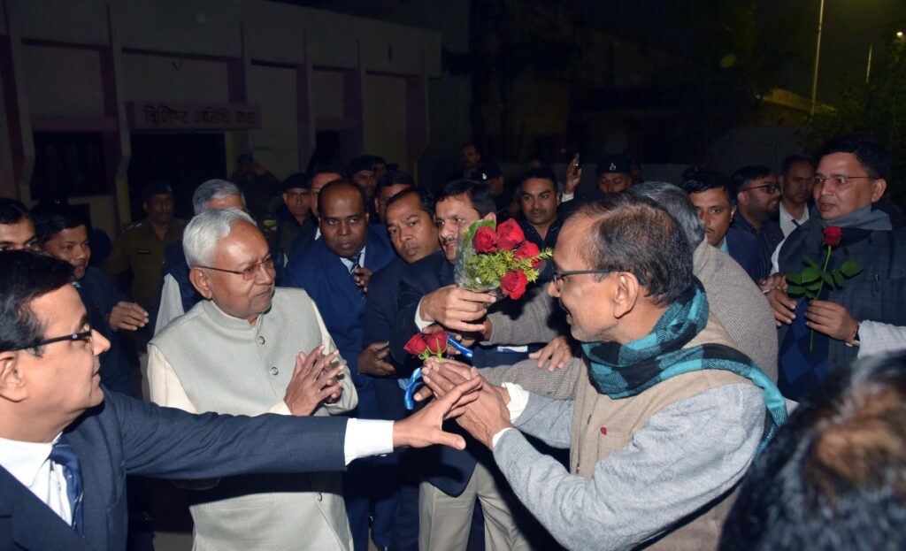 Nitish Kumar Welcom at Patna Airport