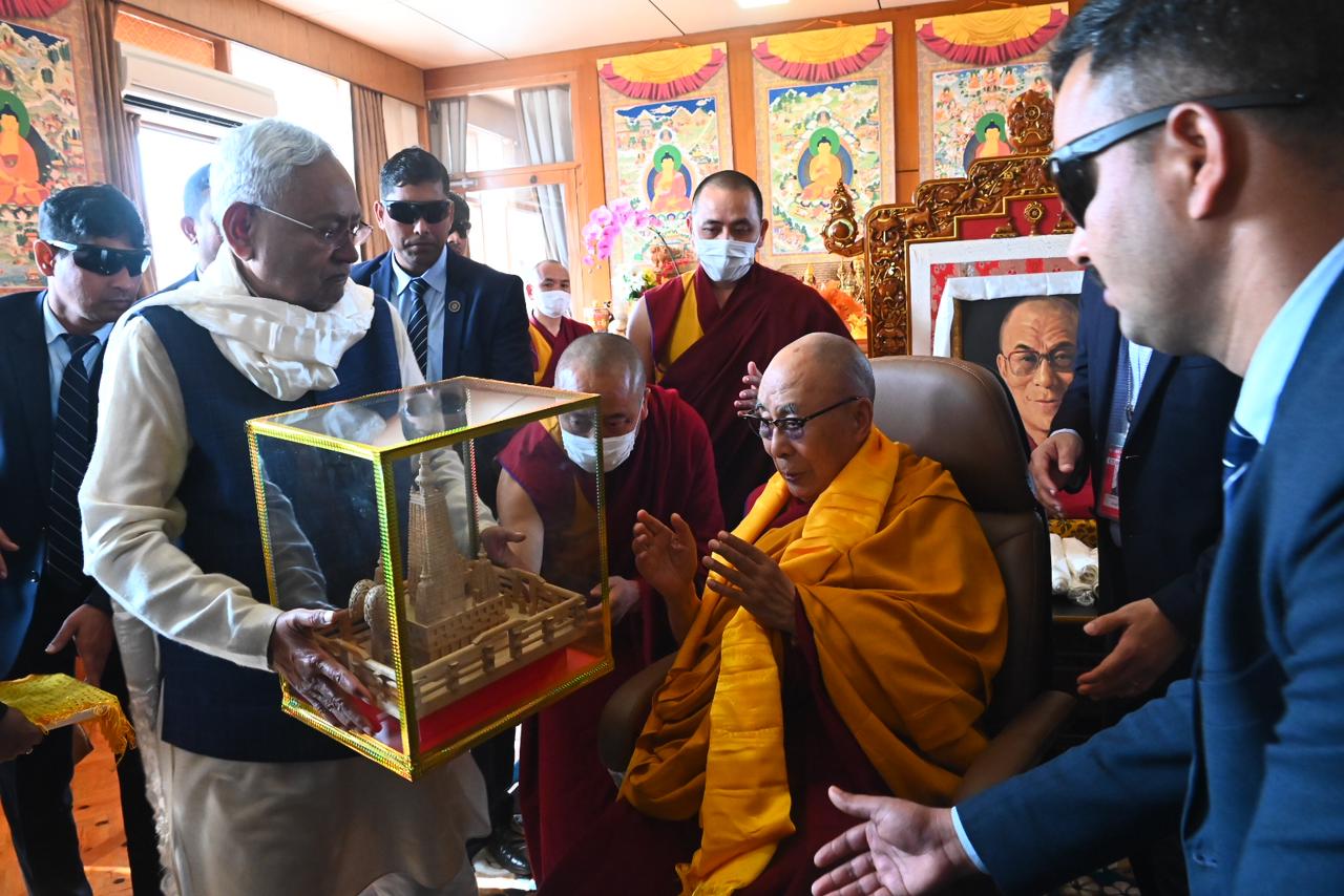 Nitish Kumar Meet The Dalai Lama