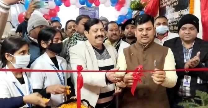Vijay Samrat ने फीता काटकर किया उद्घाटन