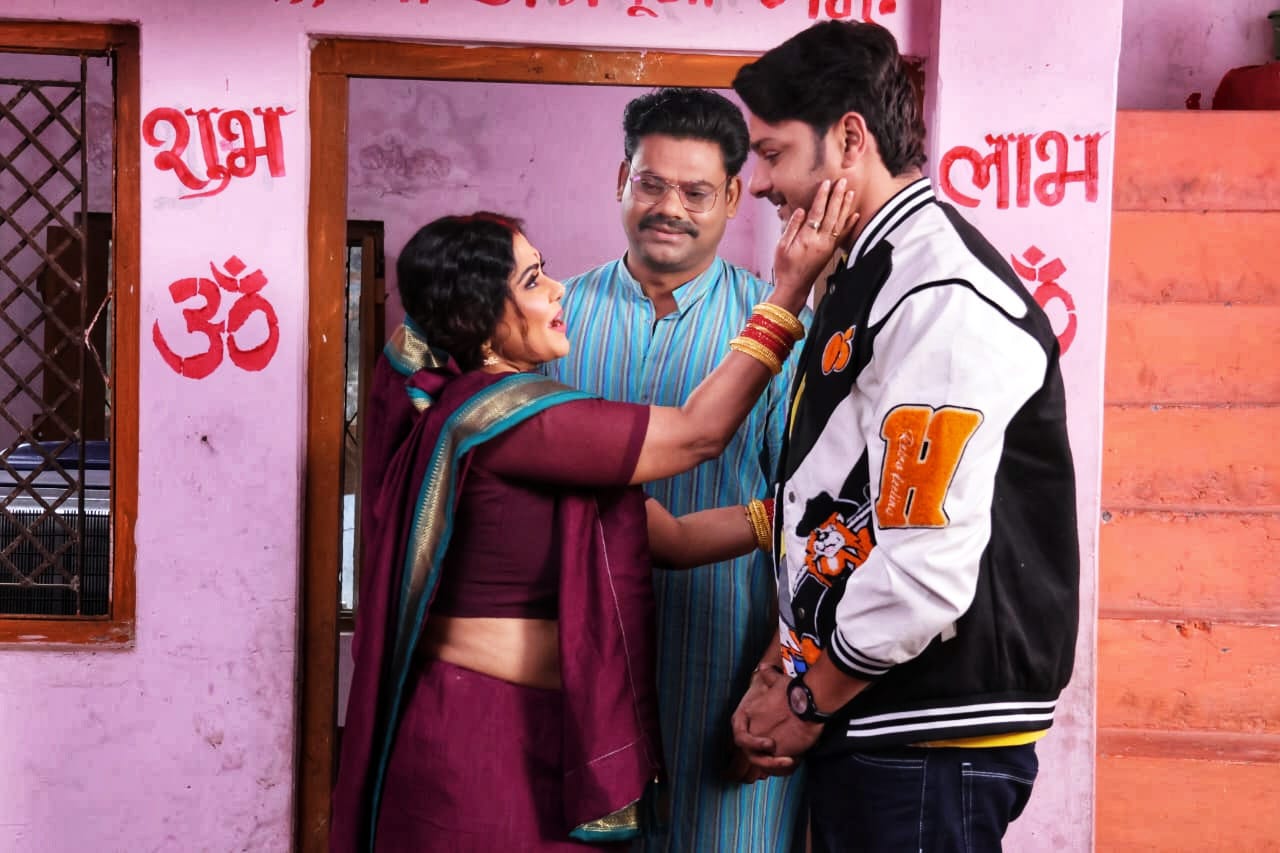 निर्माता Pradeep Singh की भोजपुरी फिल्म 'भाभी जी घर पे हैं' की शूटिंग हुई शुरू