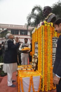 Bihar CM Nitish Kumar pay tribute to late Karpoori Thakur