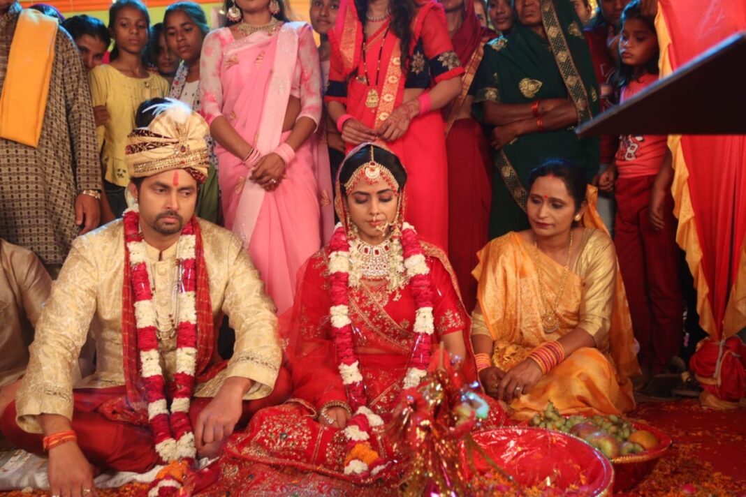 Bhojpuri film 'सास ससुर बिना अंगना ना सोहे'