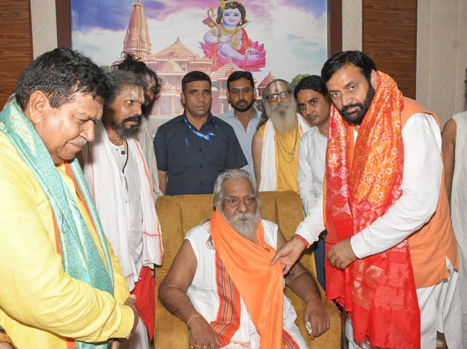 Haryana CM with Nirtya Gopal Das in Ayodhya