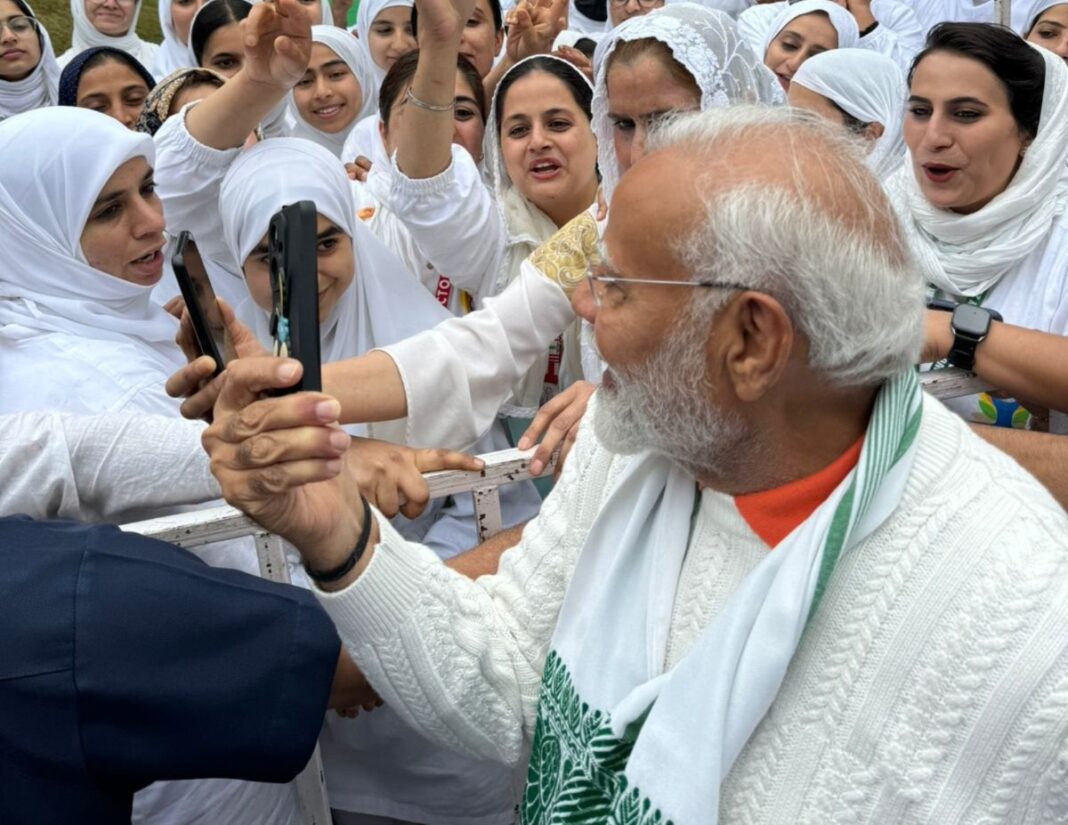 PM Modi in Srinagar, Selfie with Kashmiri
