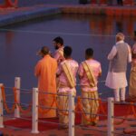 काशी पहुंचे पीएम मोदी