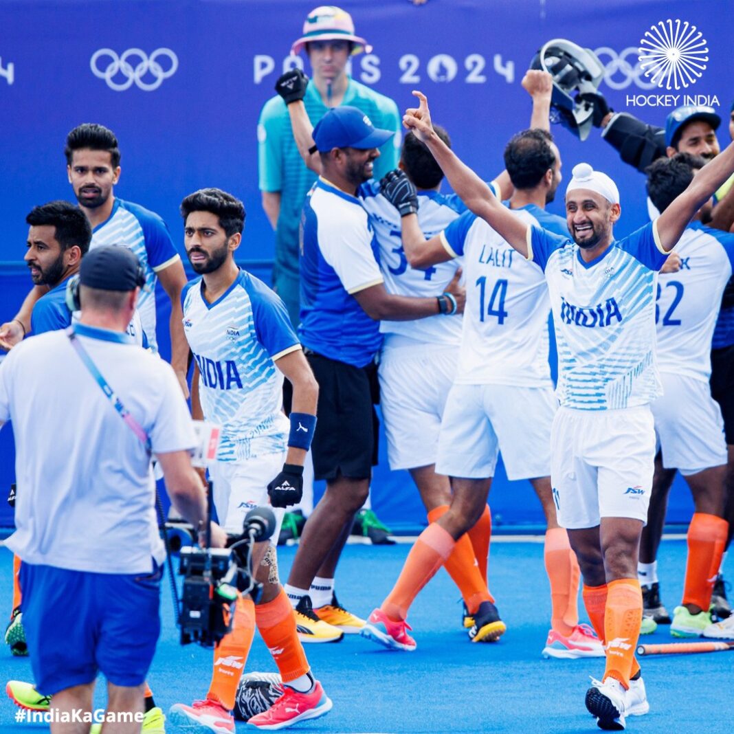 Men's Hockey Team in Semifinals
