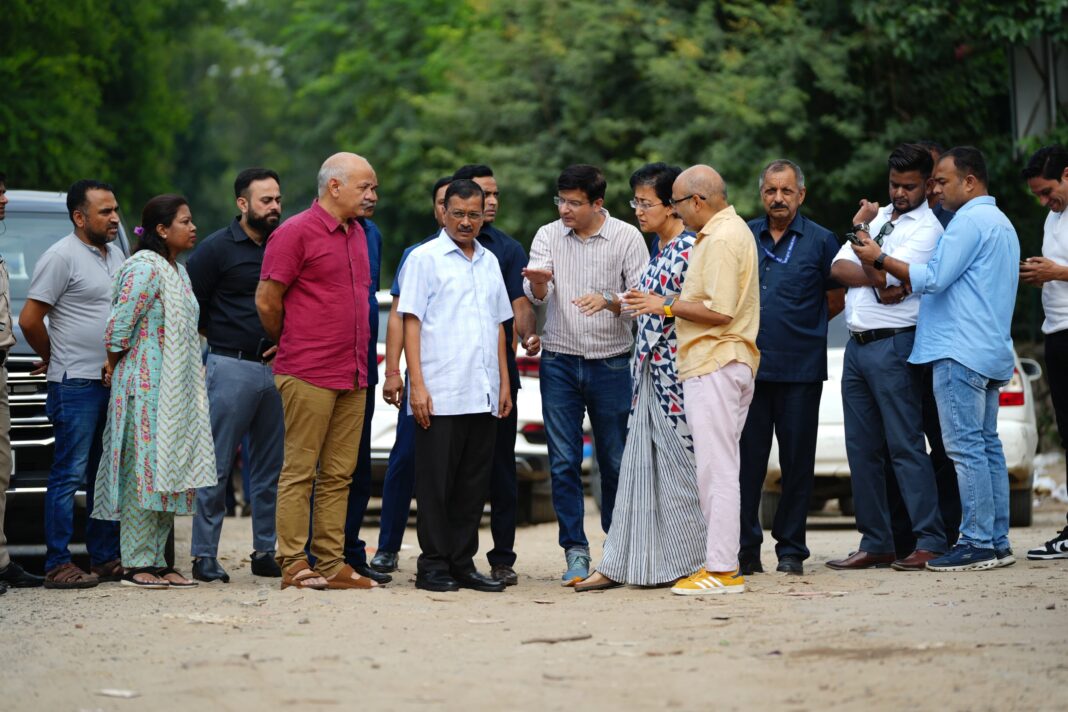 Arvind Kejriwal inspecting the road