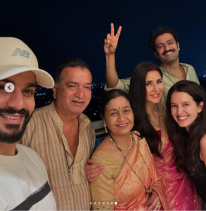 Vicky Kaushal making the victory sign