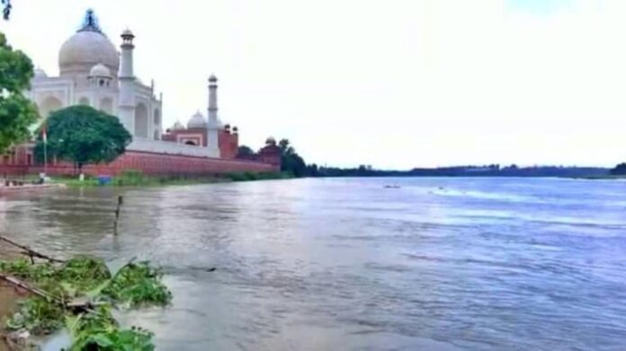 Agra Tajmahal Flood