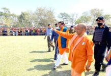 यूपी की सियासत में हलचल, ब्राह्मण नेता के घर पहुंचे मुख्यमंत्री योगी