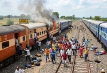 मुरैना ट्रेन हादसा: आग की अफवाह से ट्रेन से कूदे यात्री, दूसरी ट्रेन की चपेट में आने से 6 की मौत Morena train accident