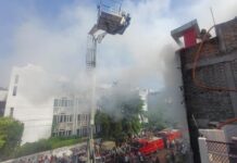 लखनऊ: कोचिंग सेंटर में लगी भीषण आग, रेस्क्यू ऑपरेशन जारी Lucknow coaching center fire