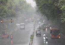 दिल्ली में मौसम ने ली यू-टर्न, आंधी-बारिश से 9°C तक लुढ़का पारा