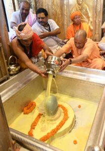 CM Yogi Kashi Vishwanath darshan