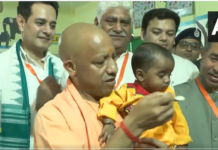 सहारनपुर में बच्चों के बीच पहुंचे सीएम योगी,अपने हाथों से परोसा भोजन और बांटी किताबें- स्टेशनरी किट CM Yogi Saharanpur Visit