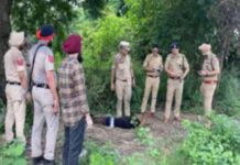 हथियार बरामदगी के दौरान आरोपी ने पुलिस पर चलाई गोली, एनकाउंटर में हुआ घायल