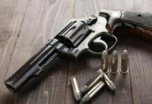 जमीन कब्जाने वालों पर चलेगा प्रशासन का डंडा, हथियार लाइसेंस होंगे रद्द