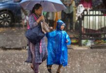 मूसलाधार बारिश से महाराष्ट्र बेहाल, मुंबई-ठाणे सहित छह जिलों में छुट्टी
