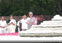 ‘सिर्फ़ प्रियंका और मैं ही जानते हैं’, राजीव गांधी की मौत के बाद सोनिया की ज़िंदगी को लेकर राहुल गांधी ने लिखी भावुक पोस्ट Sonia Gandhi, pay floral tributes to former Prime Minister Rajiv Gandhi on his 82nd birth anniversary at Veer Bhumi in New Delhi.