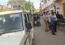 स्वास्थ्य विभाग की छापेमारी, ताला तोड़कर निजी नर्सिंग होम में की जांच, संचालक फरार